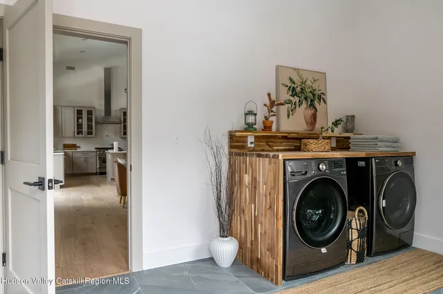 $1,200,000 | 33 Betten Court, Saugerties, NY 12477