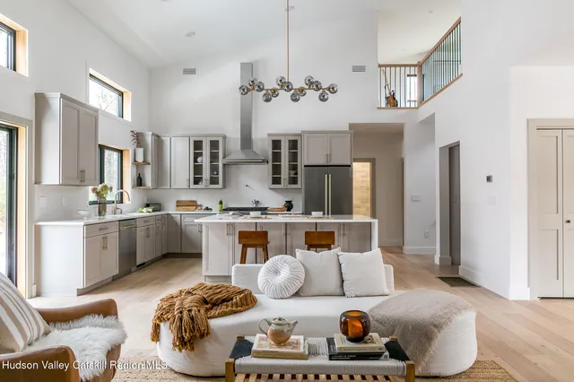 $1,200,000 | 33 Betten Court, Saugerties, NY 12477