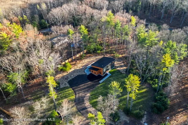 $1,200,000 | 33 Betten Court, Saugerties, NY 12477