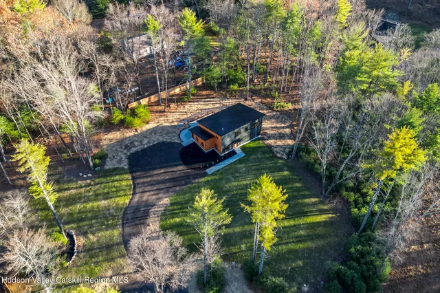 $1,200,000 | 33 Betten Court, Saugerties, NY 12477