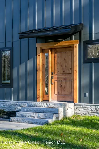 $1,200,000 | 33 Betten Court, Saugerties, NY 12477