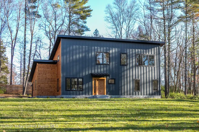 $1,200,000 | 33 Betten Court, Saugerties, NY 12477