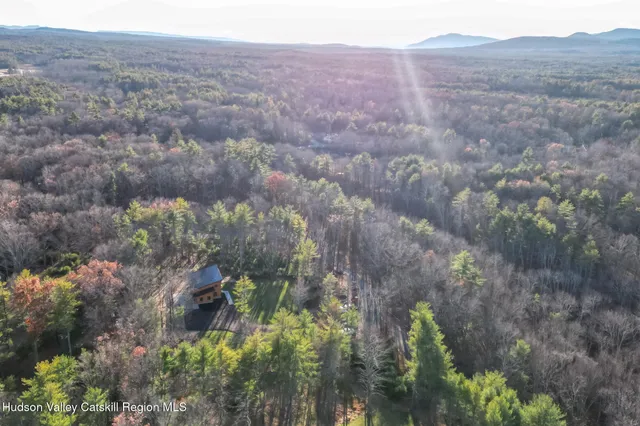 $1,200,000 | 33 Betten Court, Saugerties, NY 12477