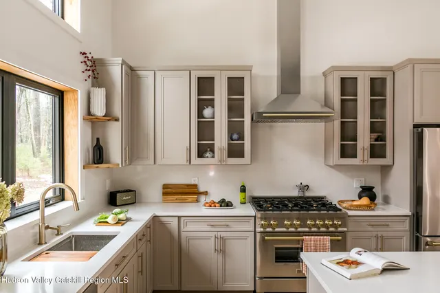 $1,200,000 | 33 Betten Court, Saugerties, NY 12477