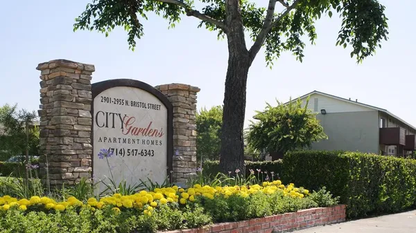 $1,867 | 2901 North Bristol Street, Santa Ana, CA 92706