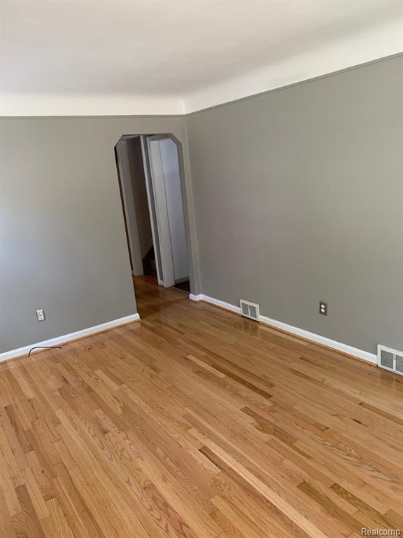 21654 Newcastle Road Harper Woods, MI 48225 - Photo 5 of 27