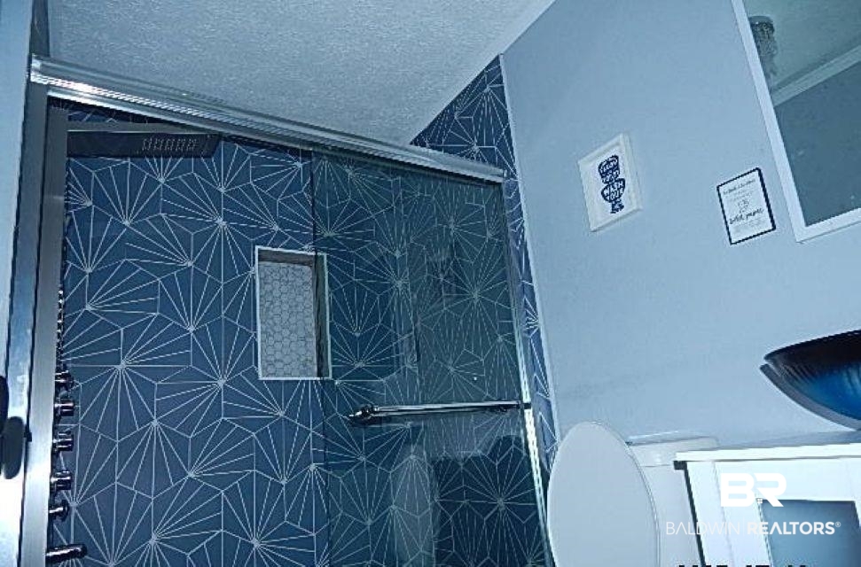 6996 Pinehill Road Daphne, AL 36526 - Photo 14 of 18 Bathroom