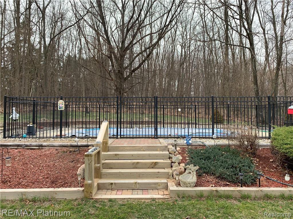 16460 Ridgeview Court Holly, MI 48442 - Photo 11 of 53 IMG_0425.jpg