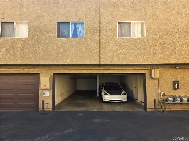 $2,795 | 14839 Sherman Way, Unit 6, Van Nuys, CA 91405