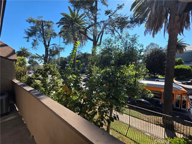 $2,795 | 14839 Sherman Way, Unit 6, Van Nuys, CA 91405