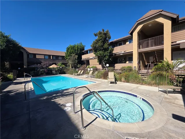 $2,795 | 14839 Sherman Way, Unit 6, Van Nuys, CA 91405