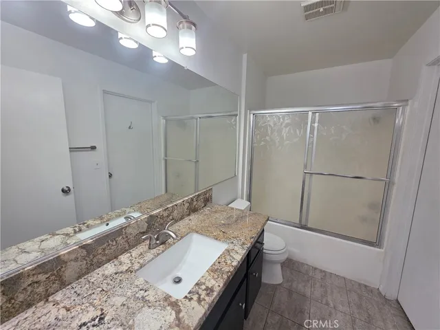 $2,795 | 14839 Sherman Way, Unit 6, Van Nuys, CA 91405