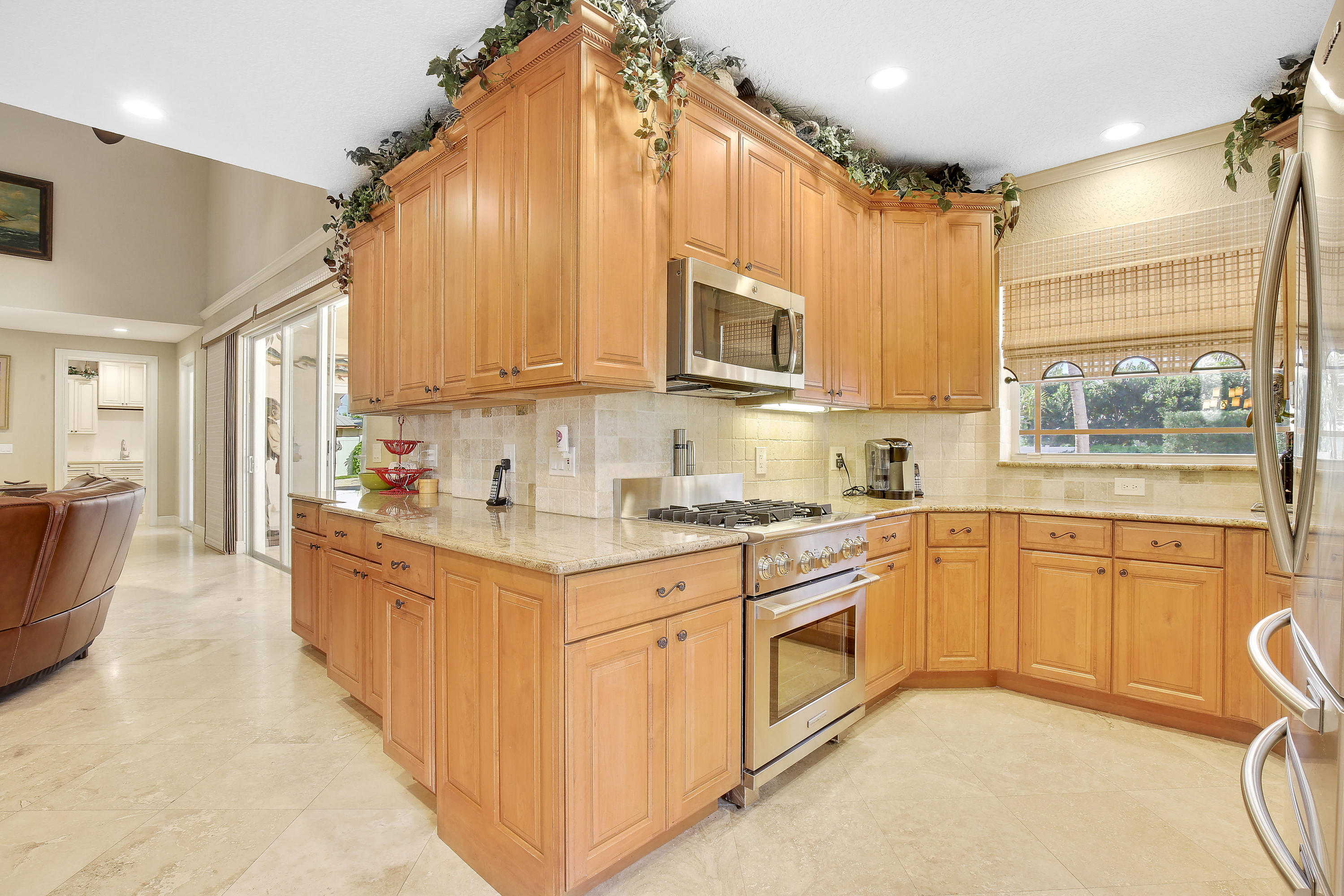 311 Center Street Jupiter, FL 33458 - Photo 16 of 30 Kitchen w/ Gas Stove