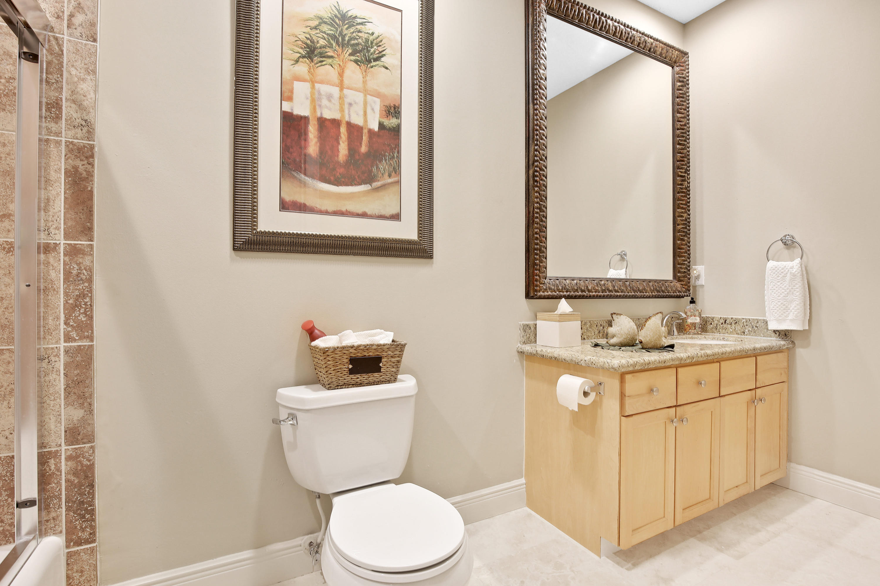 311 Center Street Jupiter, FL 33458 - Photo 27 of 30 Guest Bathroom