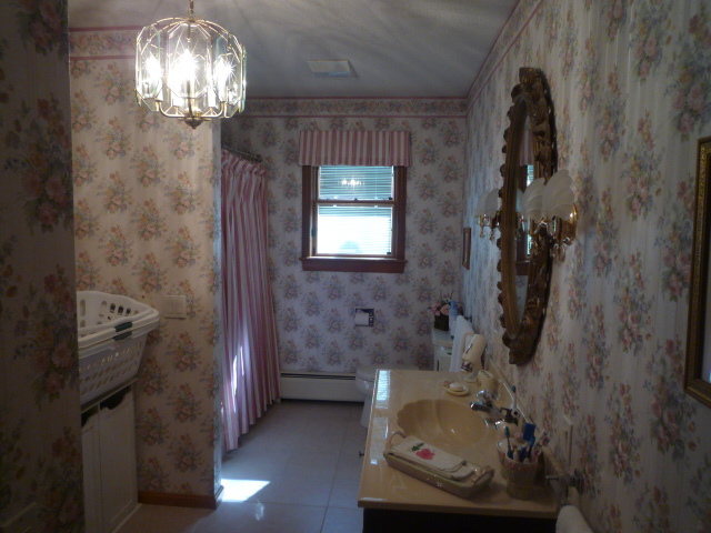 166 Kittredge Road Pittsfield, MA 01201 - Photo 12 of 12 Bathroom