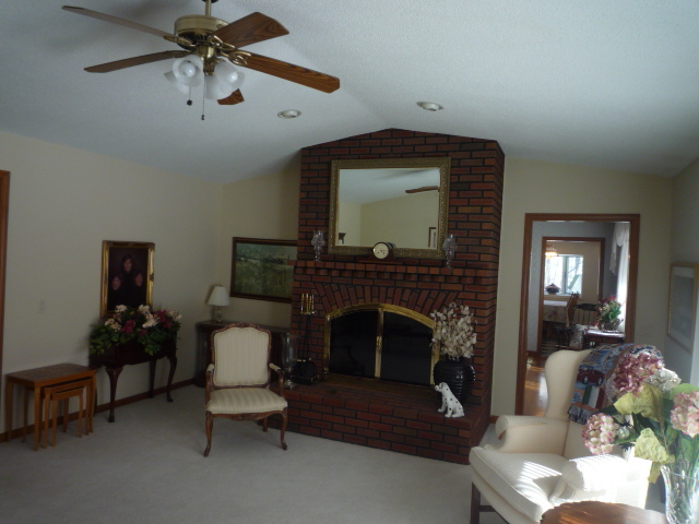 166 Kittredge Road Pittsfield, MA 01201 - Photo 2 of 12 Living room