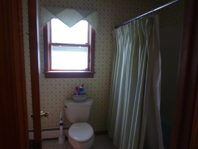166 Kittredge Road Pittsfield, MA 01201 - Photo 9 of 12 Master bath