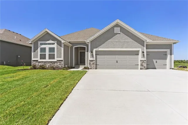 $463,520 | 11448 North Auburndale Circle, Kansas City, MO 64157
