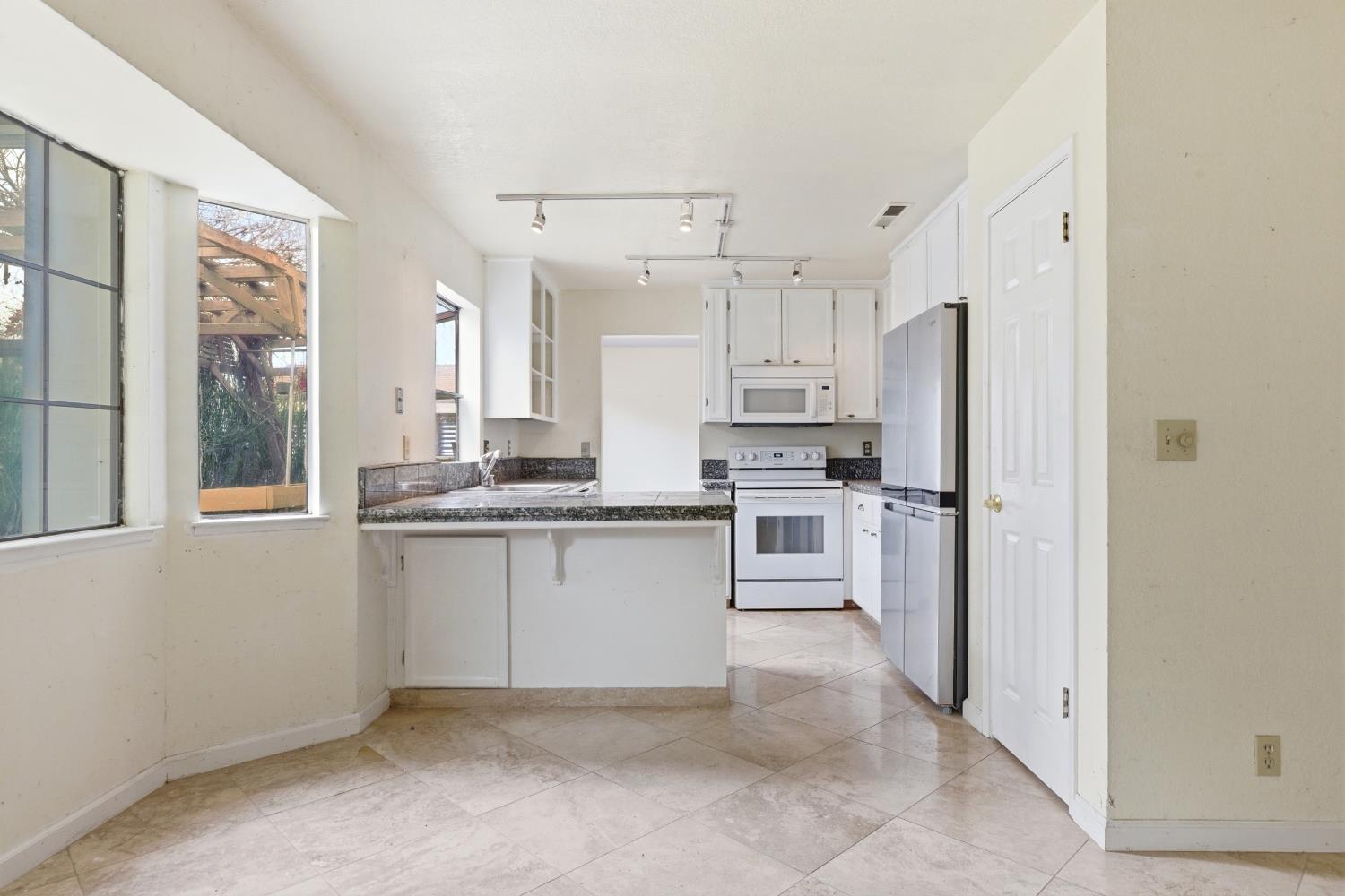 2400 Walnut Grove Way Modesto, CA 95355 - Photo 13 of 38