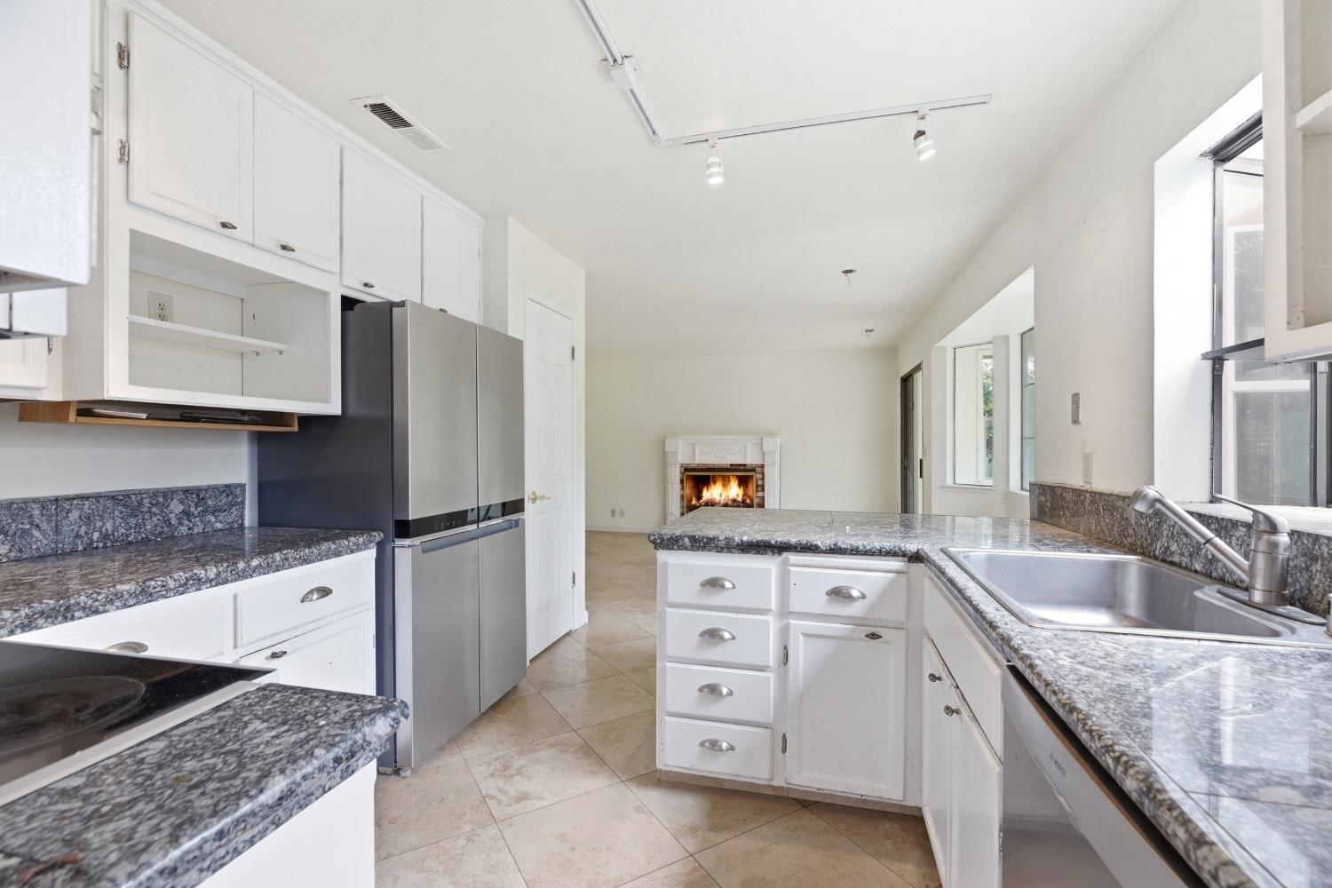 2400 Walnut Grove Way Modesto, CA 95355 - Photo 15 of 38