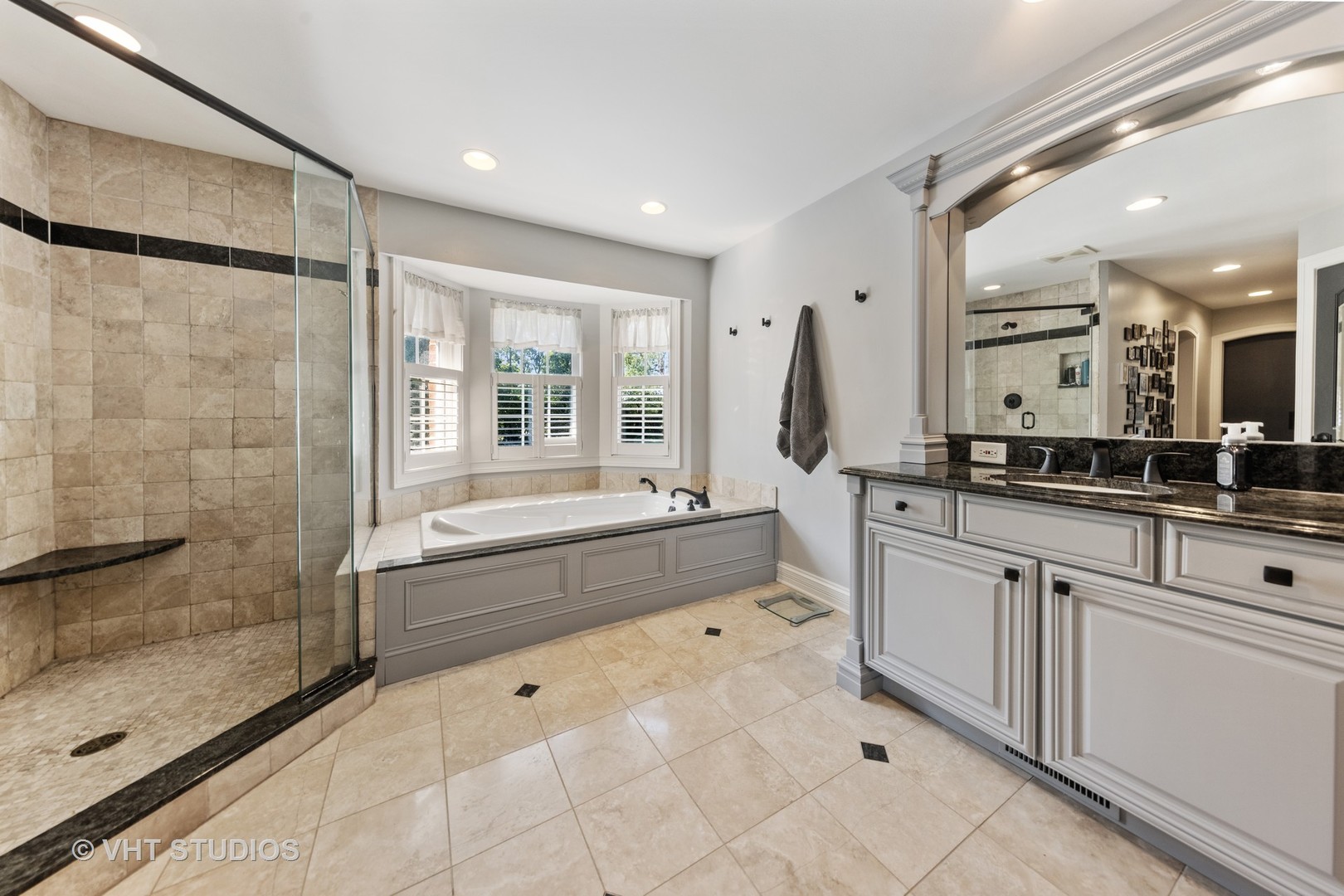 32W651 Honey Hill Circle Wayne, IL 60184 - Photo 22 of 49 a spacious bathroom with a double vanity sink and a bathtub