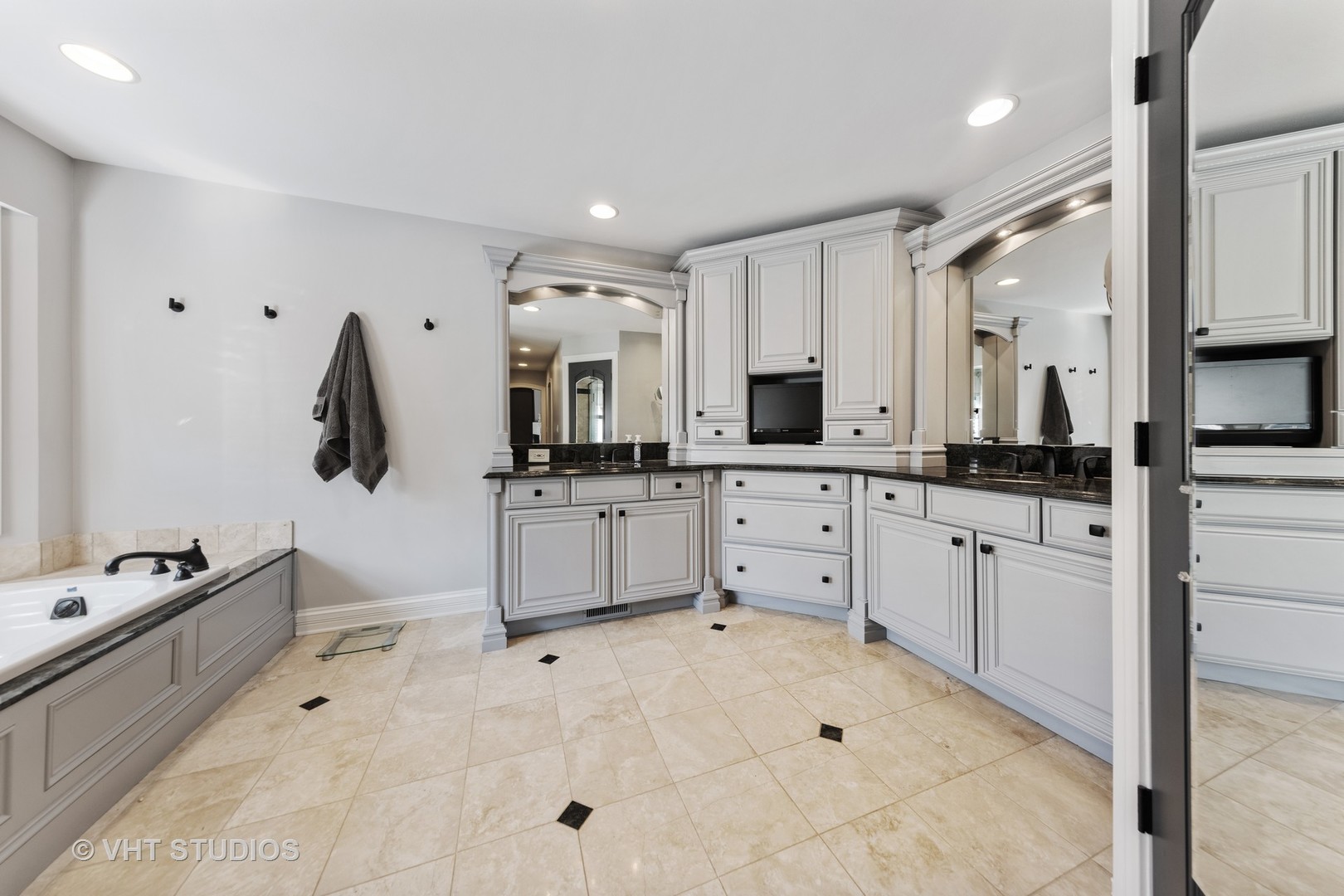 32W651 Honey Hill Circle Wayne, IL 60184 - Photo 23 of 49