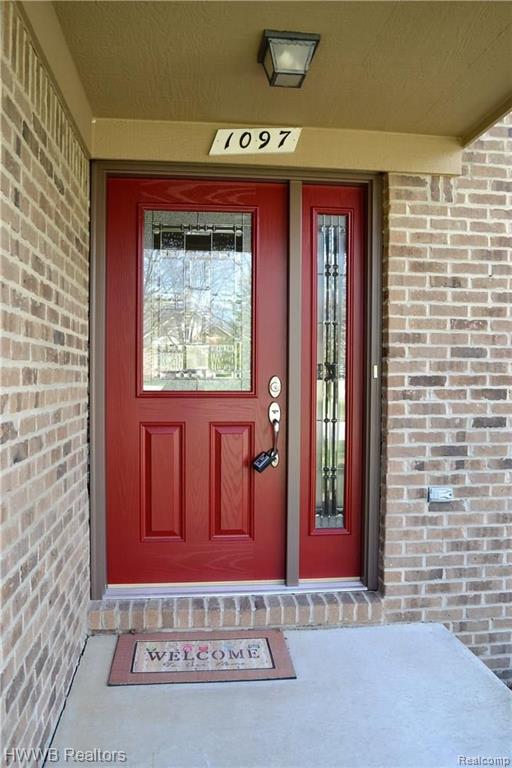 1097 Maple Leaf Drive Rochester Hills, MI 48309 - Photo 3 of 38