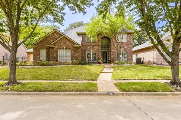 $690,000 | 2802 Park Run Drive, Arlington, TX 76016