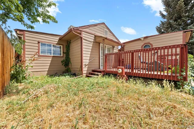 a picture of a white wall with a white wall and white picture