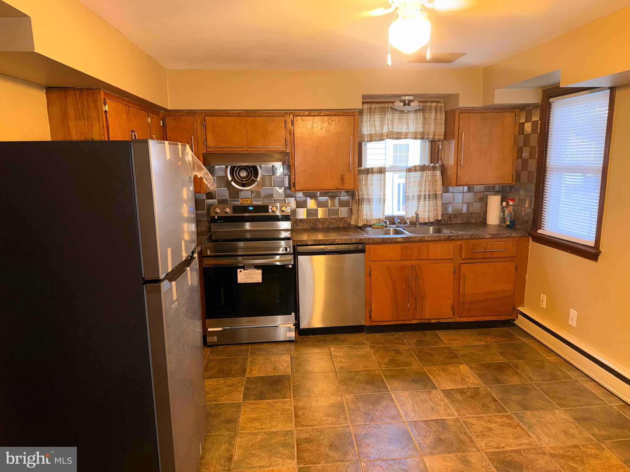 335 Pontiac Street Essington, PA 19029 - Photo 5 of 24 Kitchen