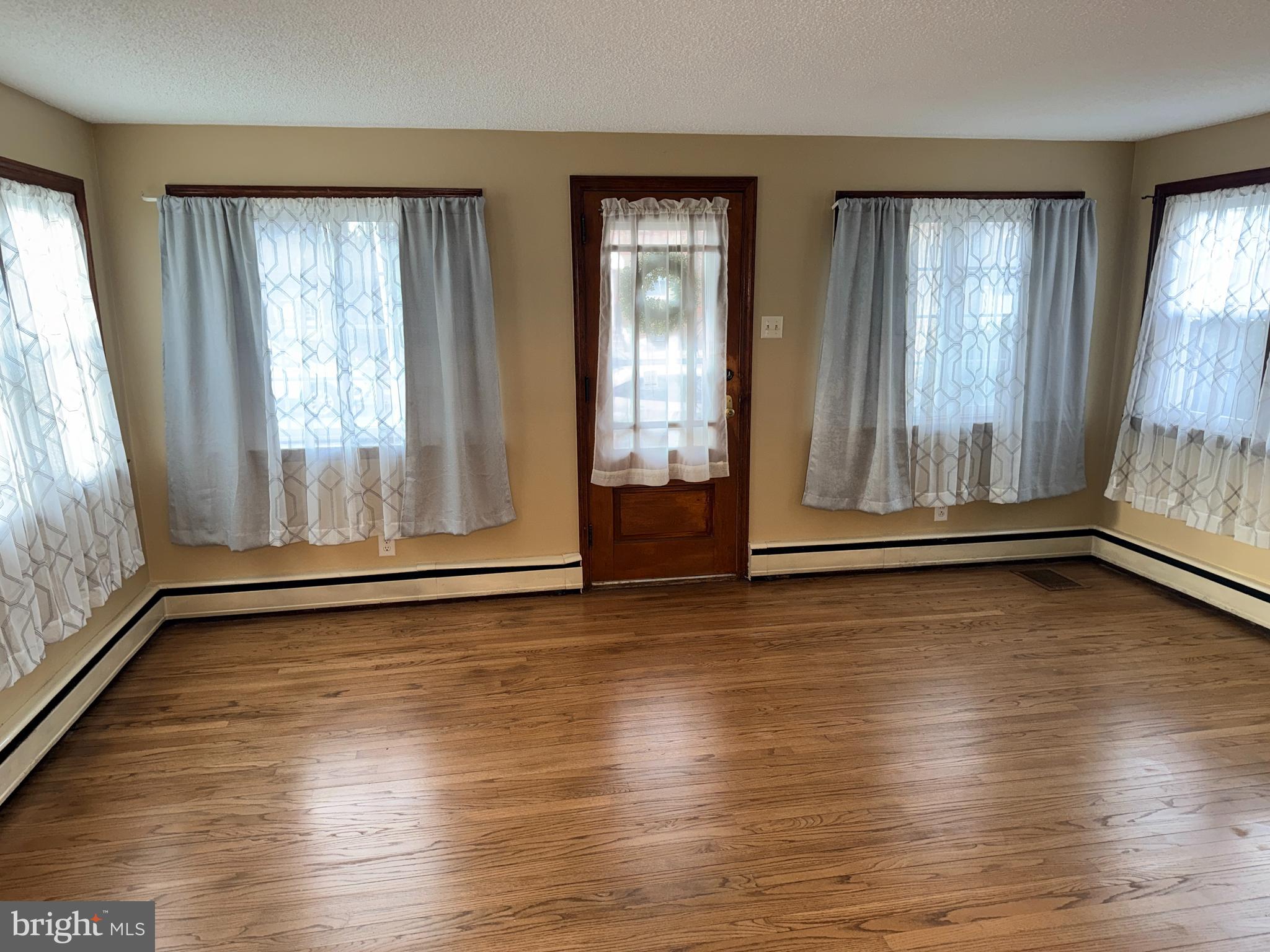 335 Pontiac Street Essington, PA 19029 - Photo 7 of 24 Living Room