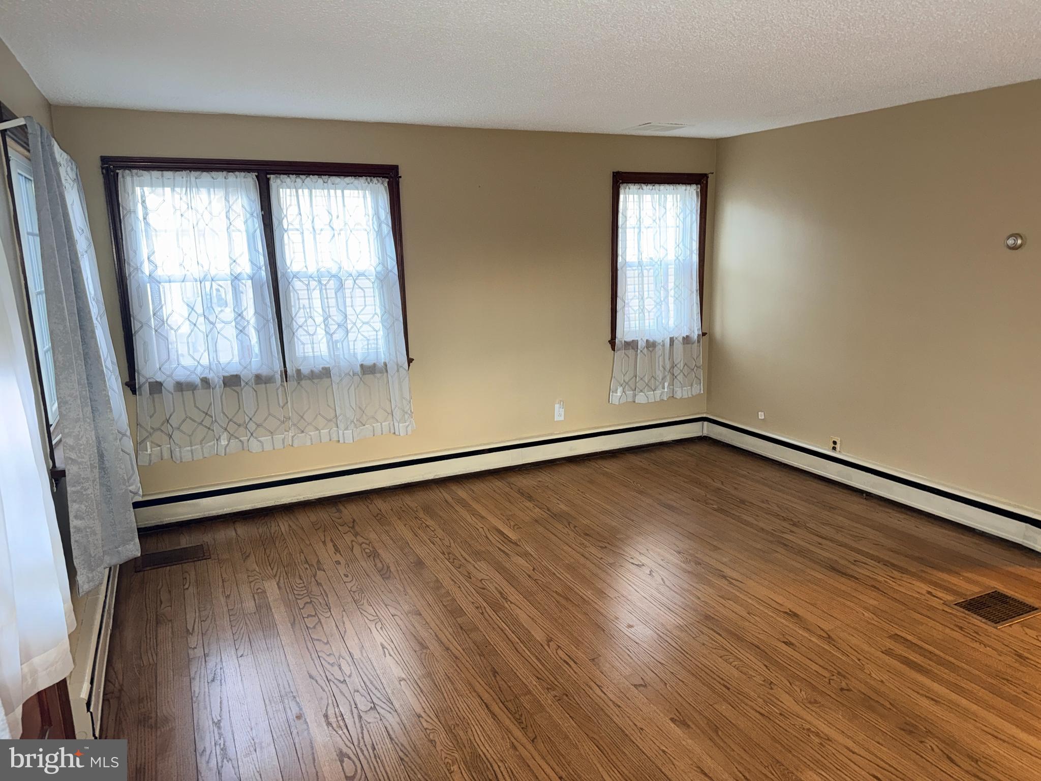 335 Pontiac Street Essington, PA 19029 - Photo 8 of 24 Living Room