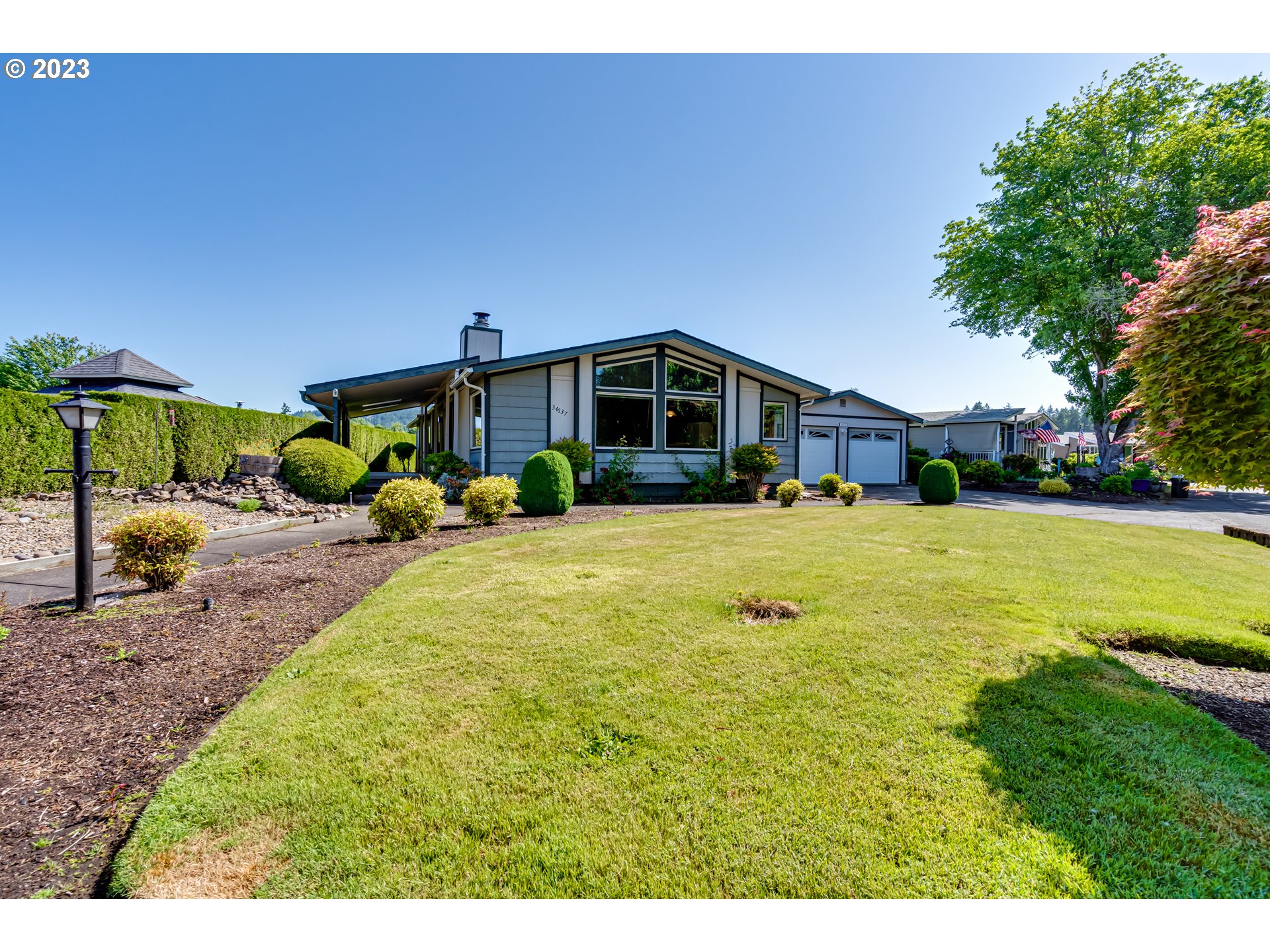 a view of a house with a yard