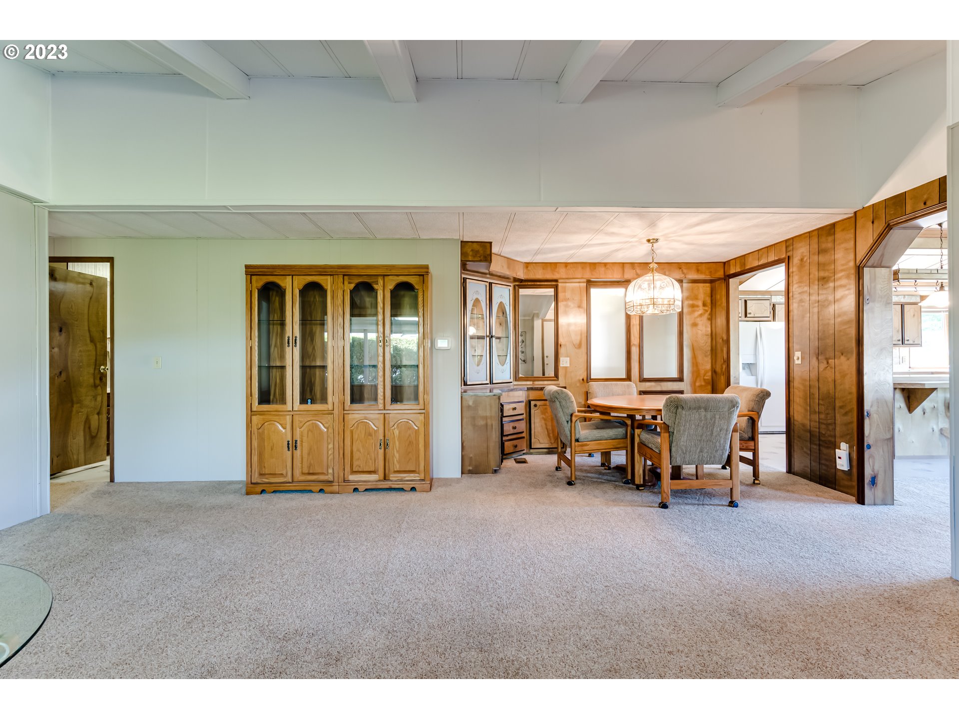 34637 Devonshire Drive Eugene, OR 97405 - Photo 12 of 37 a living room with furniture