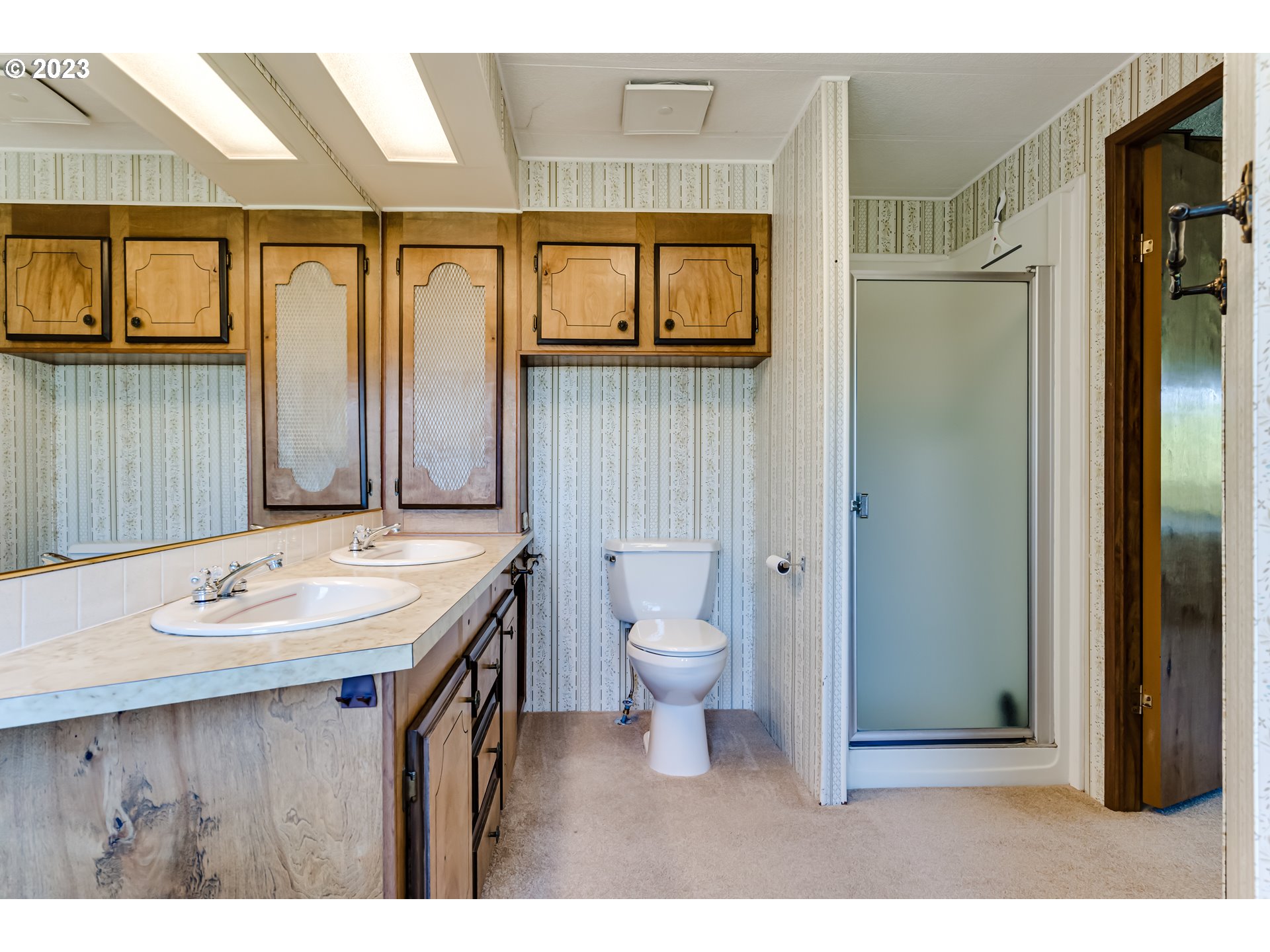 34637 Devonshire Drive Eugene, OR 97405 - Photo 22 of 37 a bathroom with a sink a toilet and shower