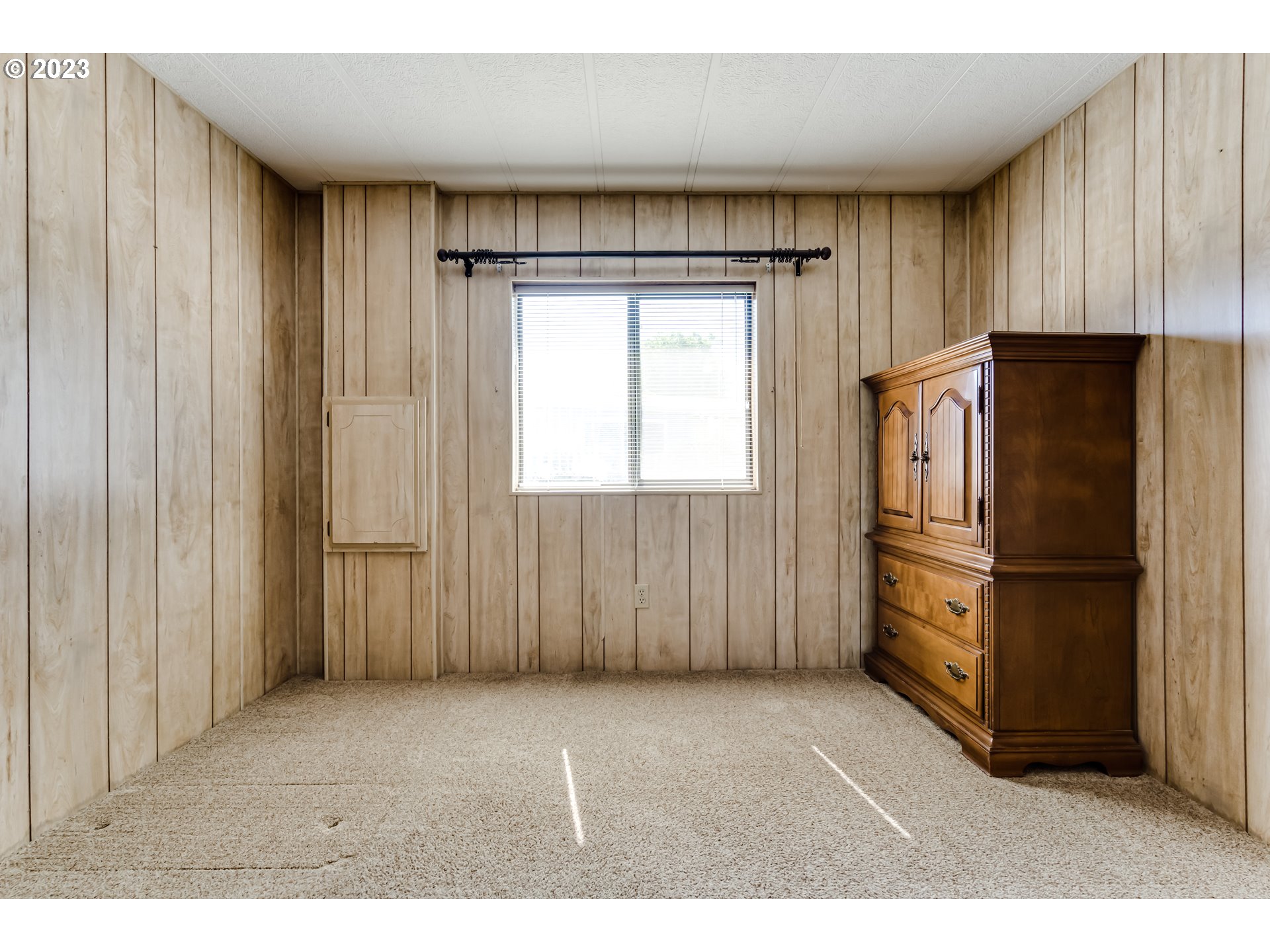 34637 Devonshire Drive Eugene, OR 97405 - Photo 25 of 37 a kitchen with a refrigerator and countertop