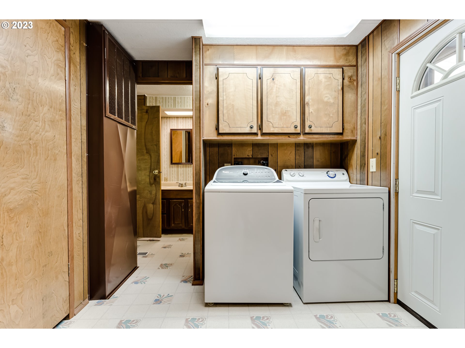 34637 Devonshire Drive Eugene, OR 97405 - Photo 28 of 37 a utility room with dryer and washer