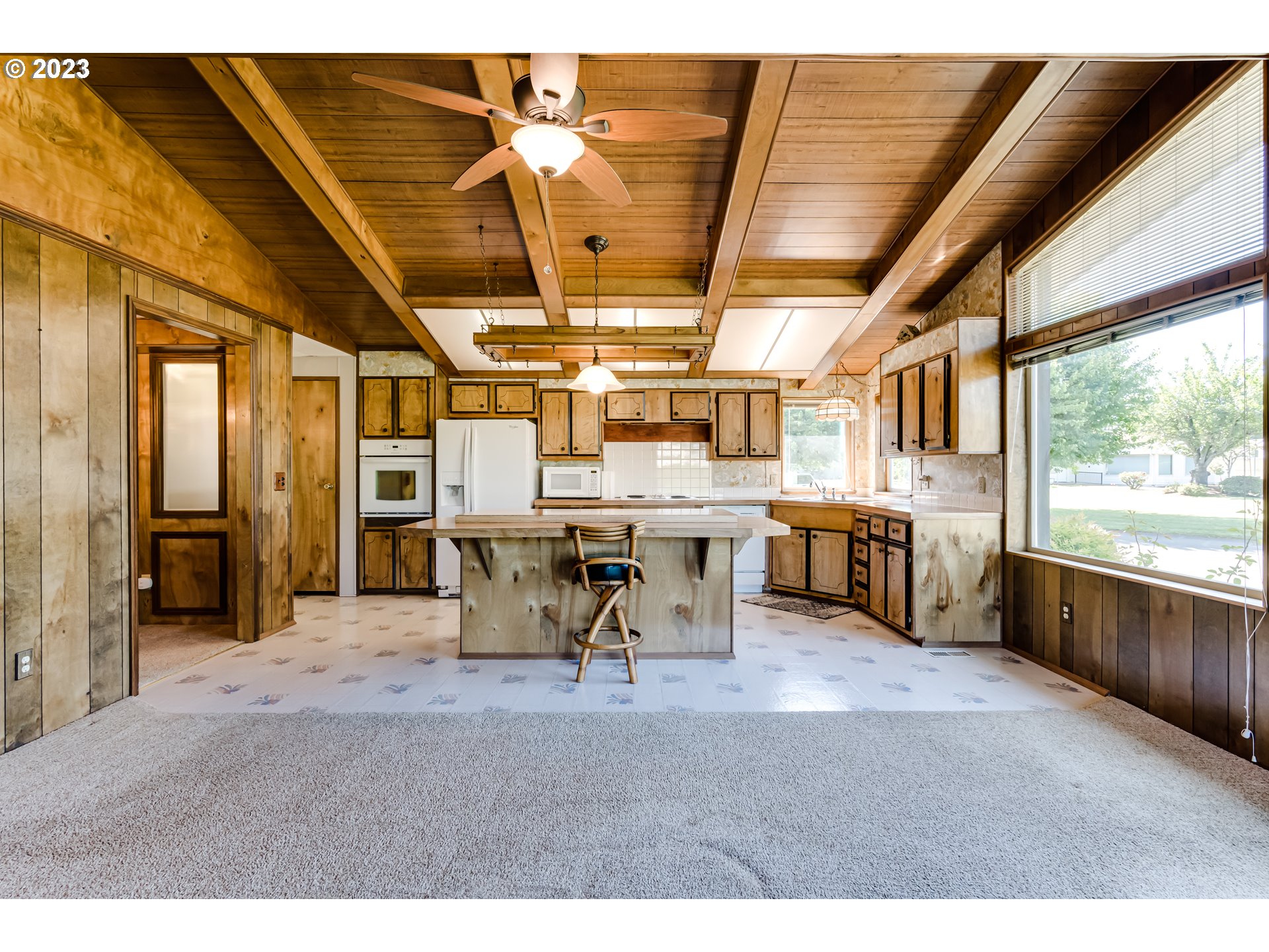 34637 Devonshire Drive Eugene, OR 97405 - Photo 3 of 37 a view of a big room with an entryway