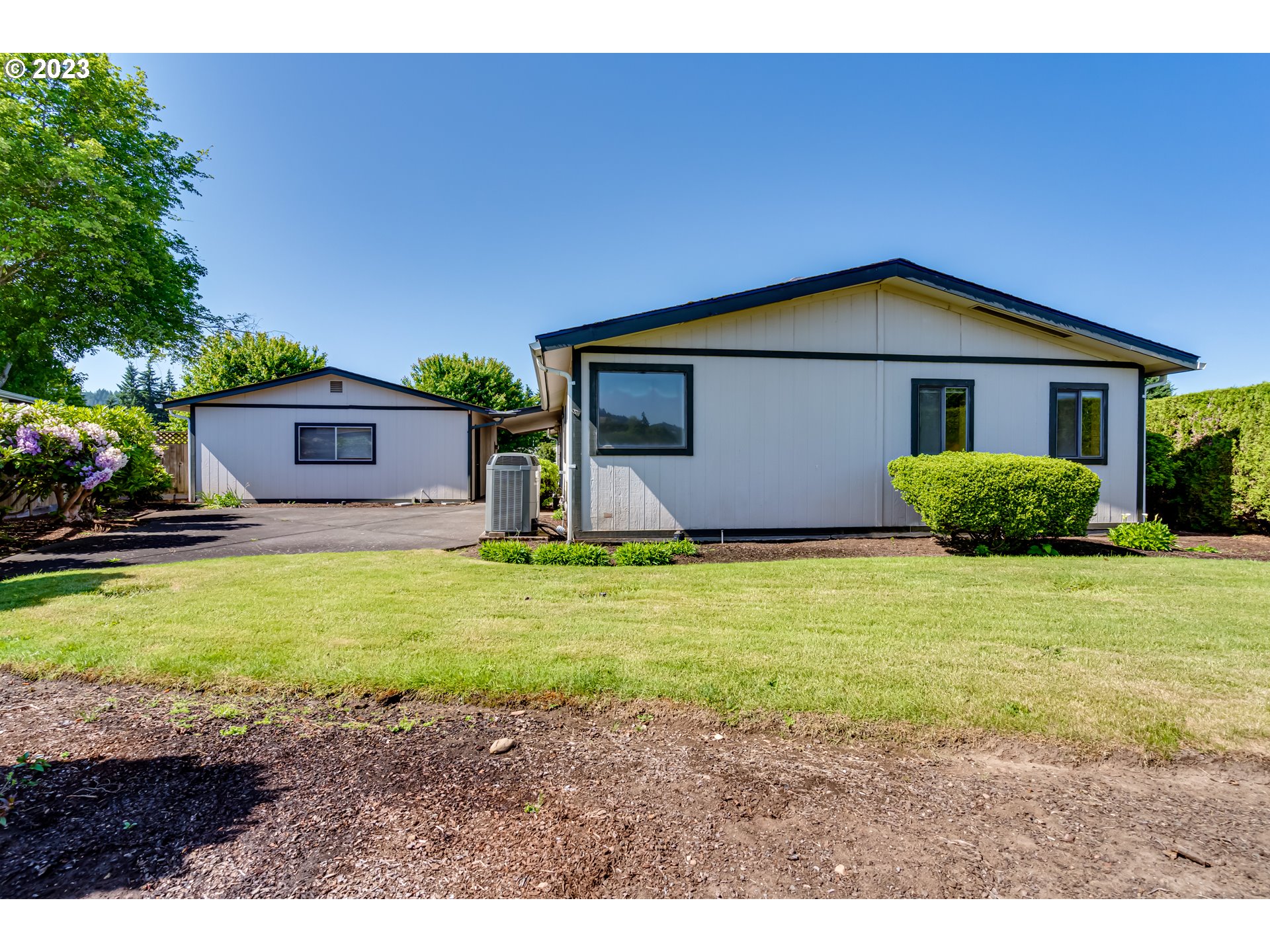 34637 Devonshire Drive Eugene, OR 97405 - Photo 33 of 37 a house view with a garden space