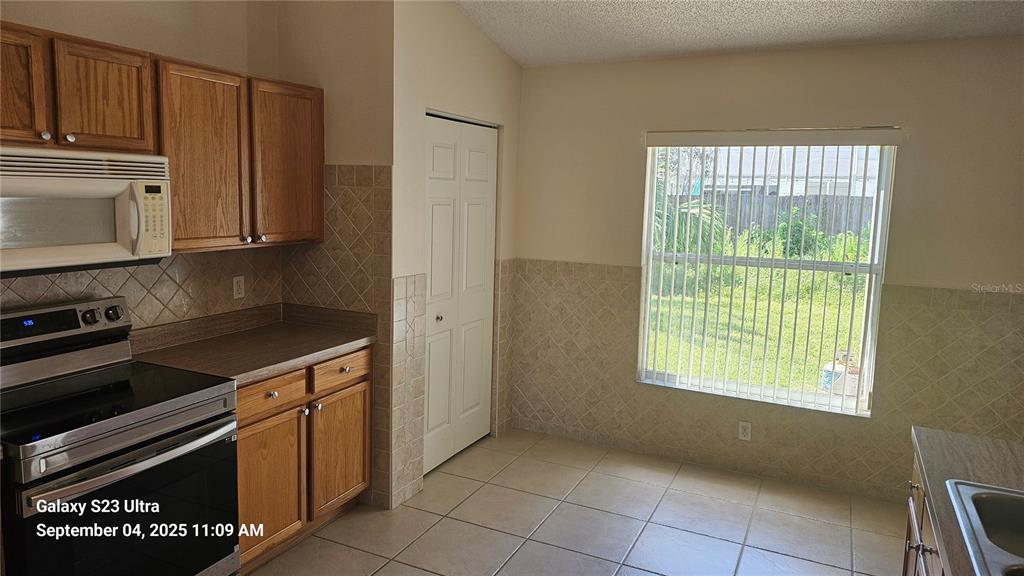 33 Fenwick Lane Palm Coast, FL 32137 - Photo 7 of 16 a kitchen with a stove a microwave and a cabinets