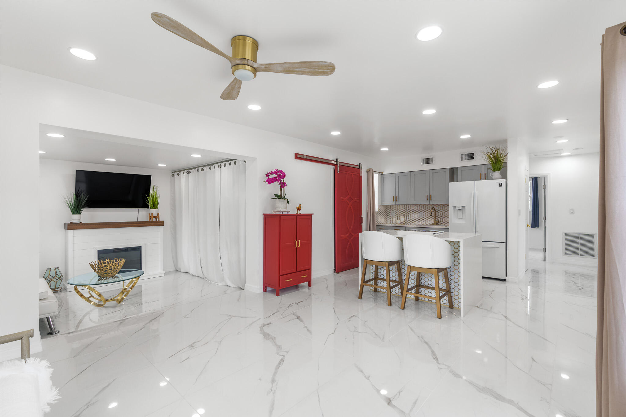 201 Northeast 28th Court Boynton Beach, FL 33435 - Photo 1 of 48 Entertainment Space