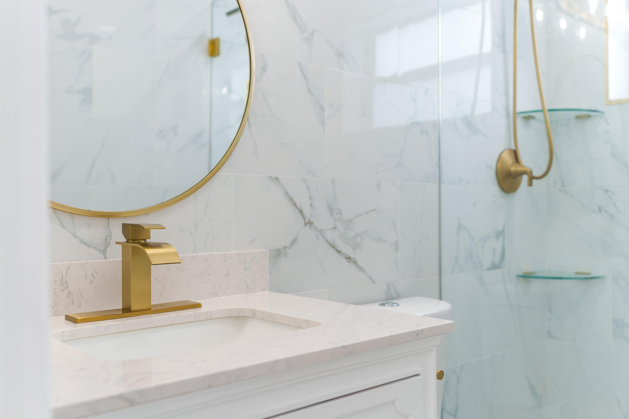 201 Northeast 28th Court Boynton Beach, FL 33435 - Photo 22 of 48 Bathroom 1