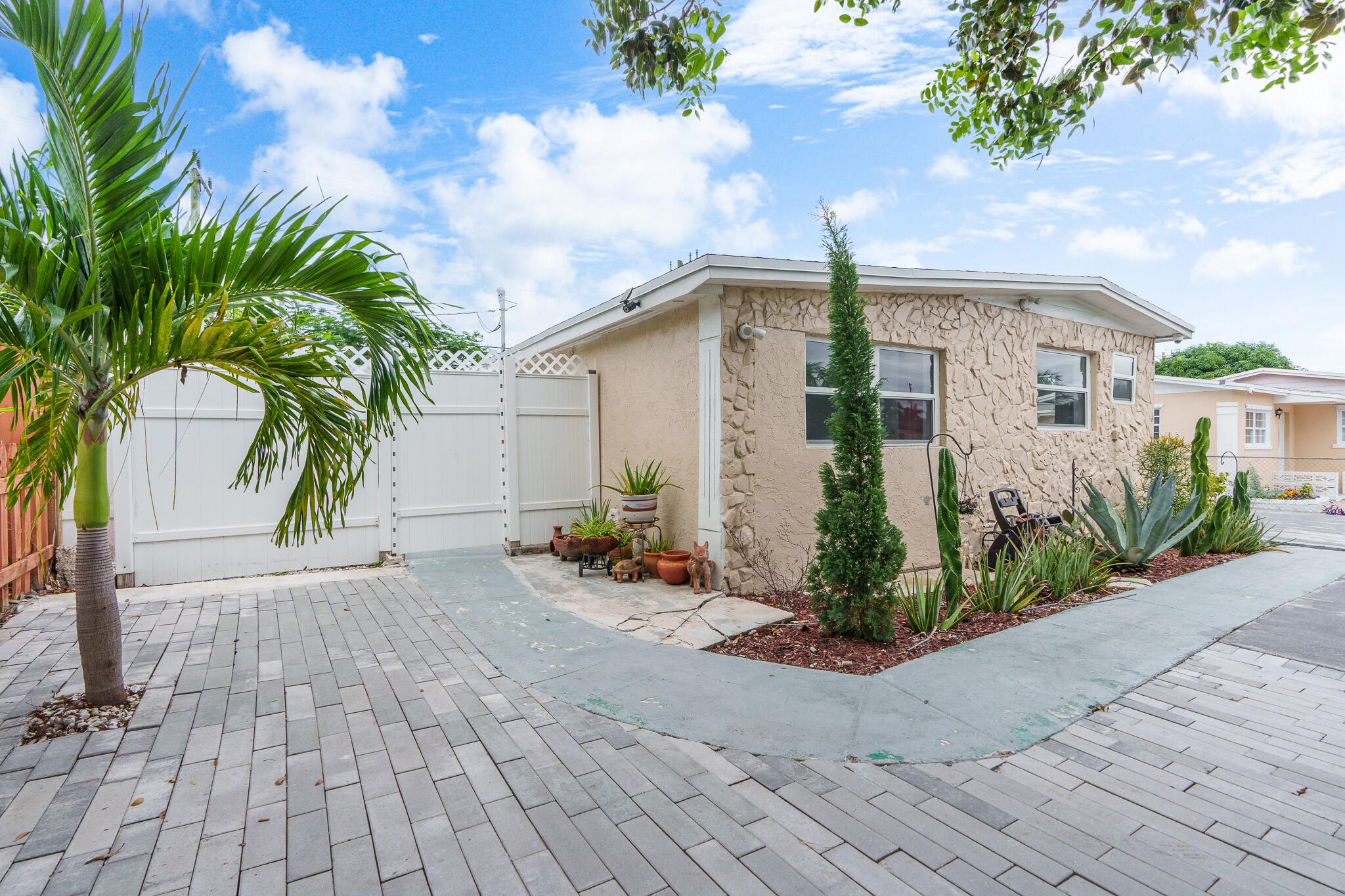 201 Northeast 28th Court Boynton Beach, FL 33435 - Photo 38 of 48 a front view of a house with garden
