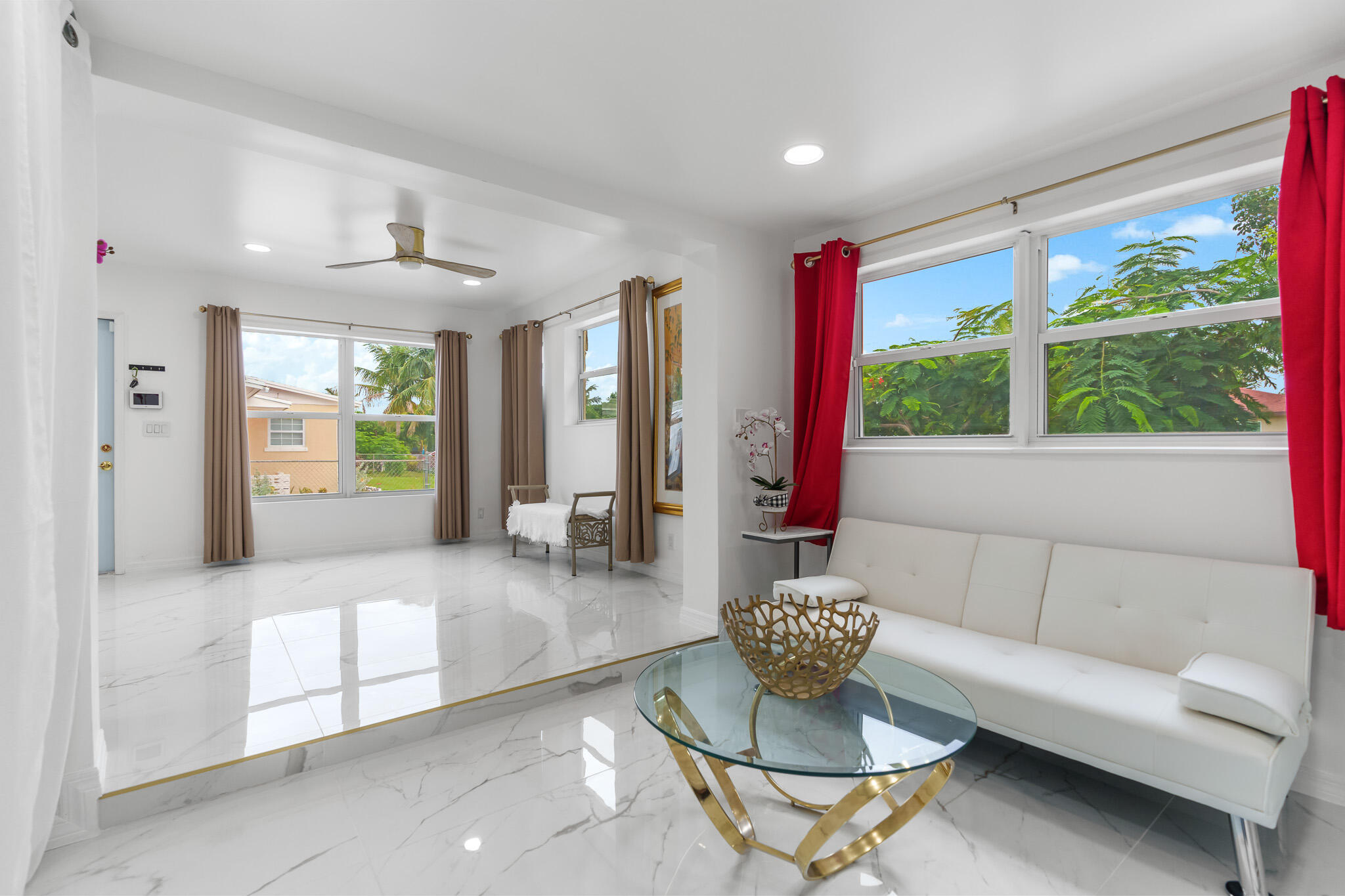 201 Northeast 28th Court Boynton Beach, FL 33435 - Photo 5 of 48 Living Room