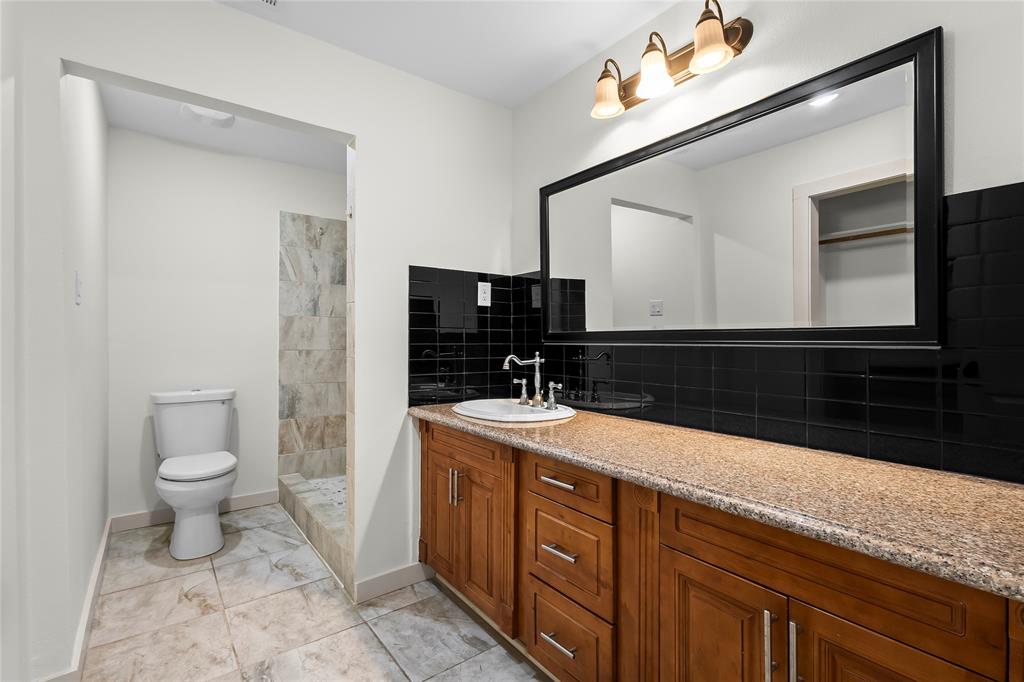 909 Robertson Road Grand Prairie, TX 75050 - Photo 19 of 36 Gallery Image 19