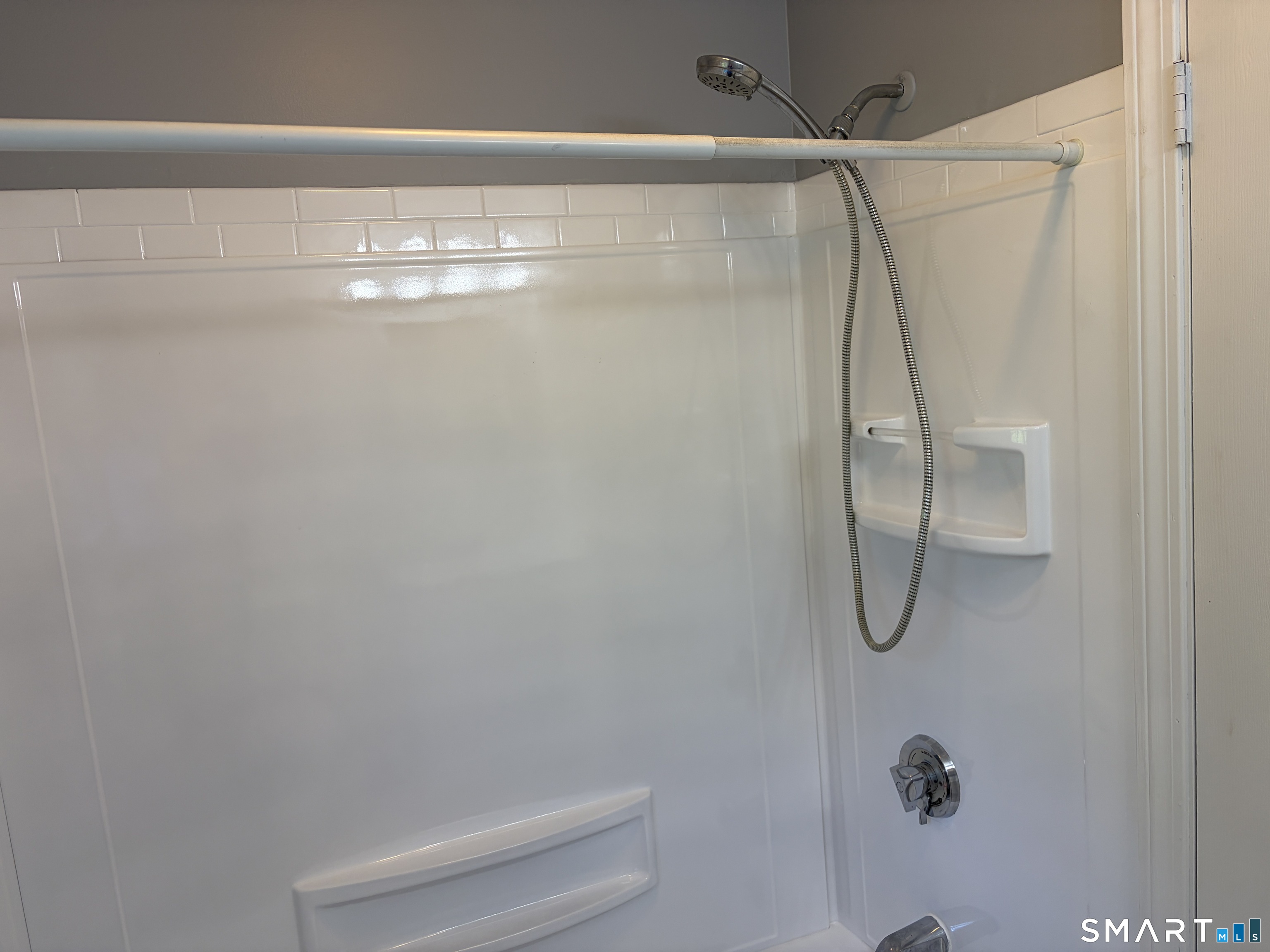 201 Regan Road, Unit 1A Vernon, CT 06066 - Photo 8 of 12 Gallery Image 8
