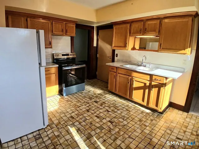 $1,800 | 652 High Street, Unit 2, Middletown, CT 06457