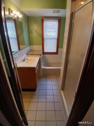 $1,800 | 652 High Street, Unit 2, Middletown, CT 06457