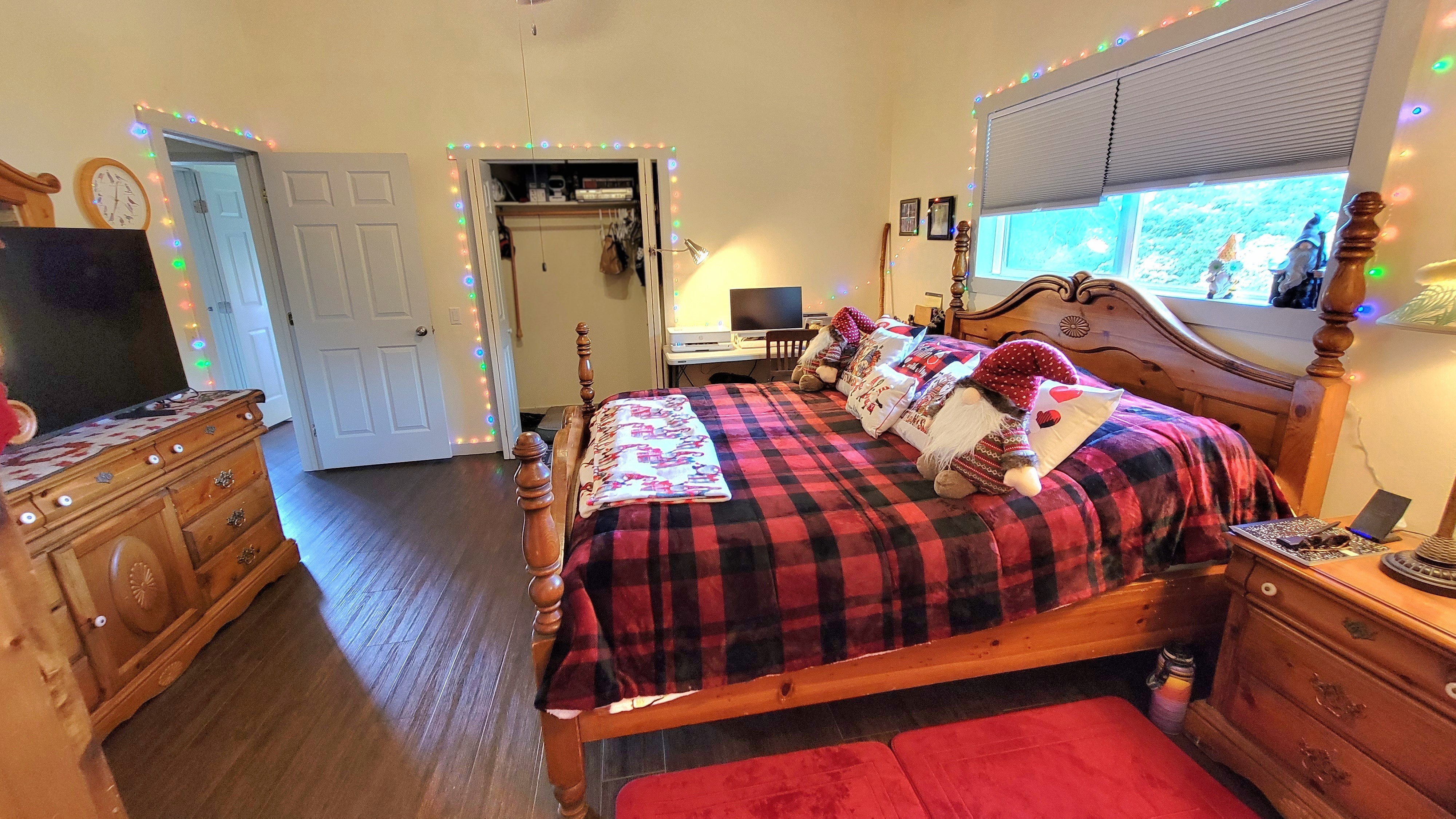 78-1392 Bishop Road Holualoa, HI 96725 - Photo 14 of 30 a bedroom with a bed and a flat tv screen on the dresser