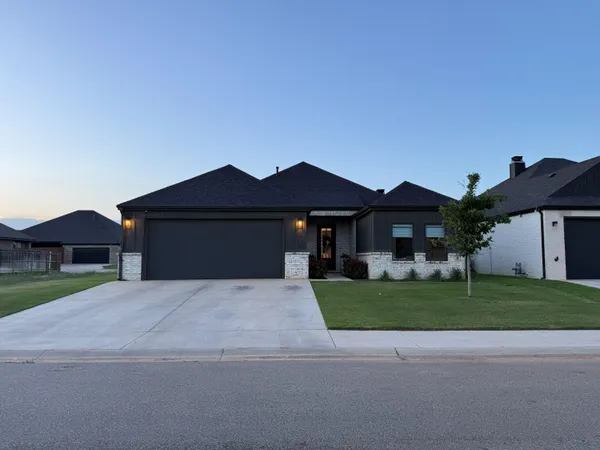 $325,000 | 802 North 2nd Street, Wolfforth, TX 79382